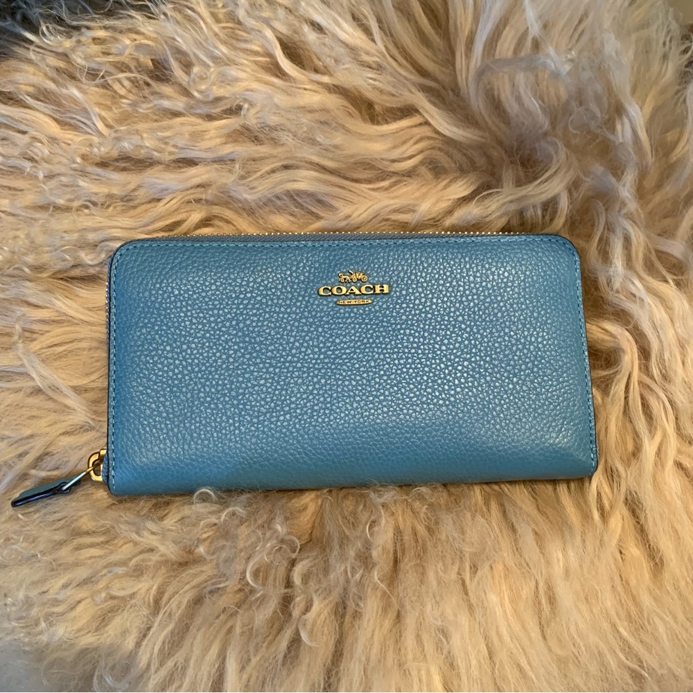 Coach Pebble Leather Accordion Wallet